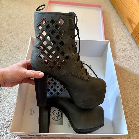 LIKE NEW Jeffrey Campbell Spade Lita Platform Bootie - Picture 4 of 6